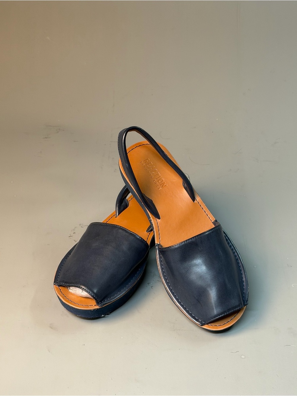 Kenneth Cole Reaction Navy Leather Slingback Sandals with Tan Insole